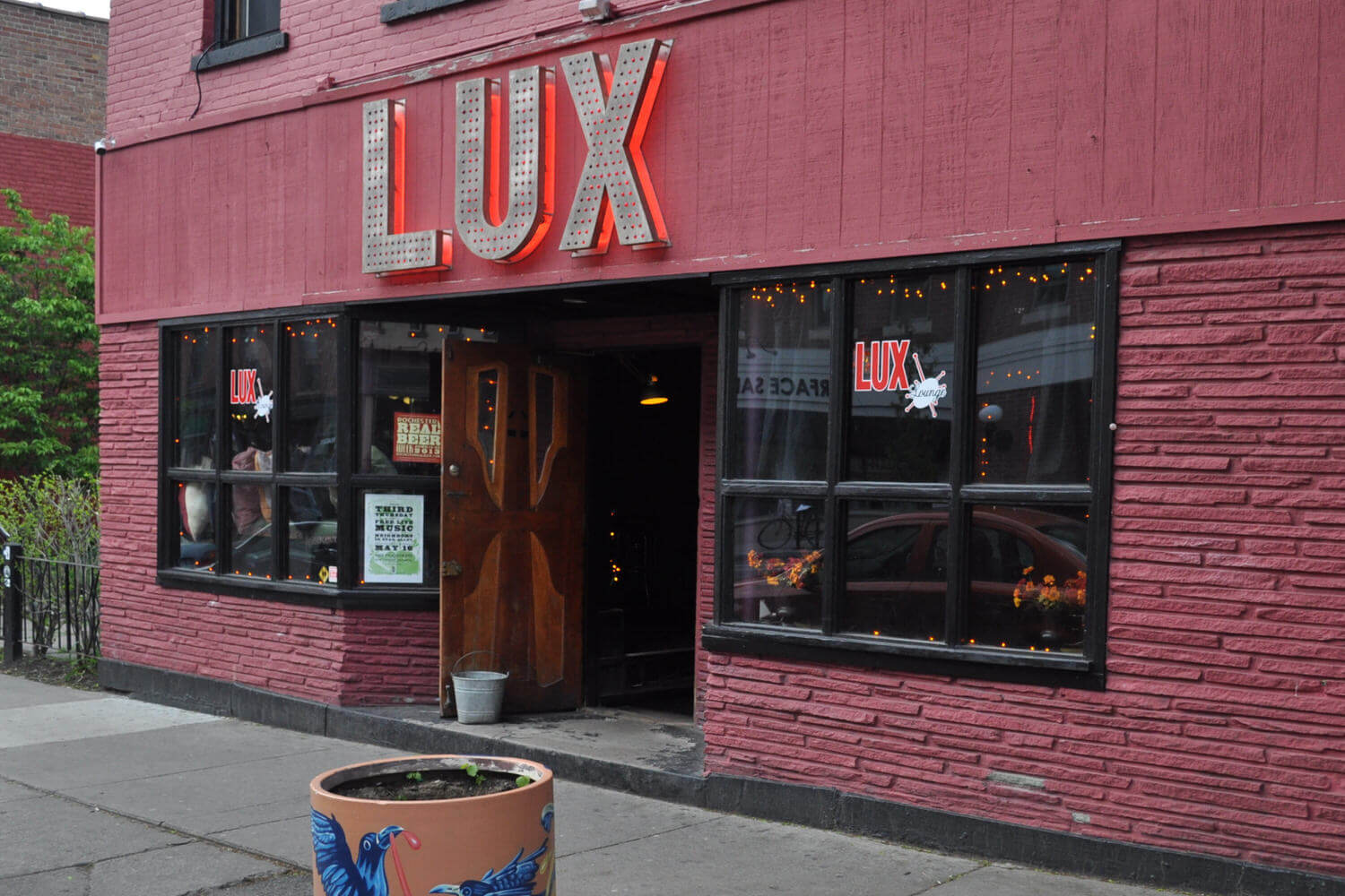 Across the street from South and Hickory Place, you'll find The Lux Lounge -- a bar featuring a big back yard, fire pit, and pool table.